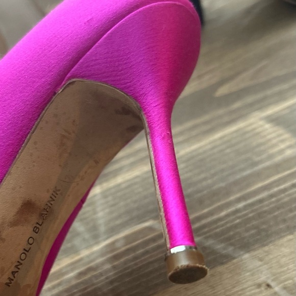 MANOLO BLAHNIK “HANGISI” Fuchsia Satin Jewel Buckle Pumps-Size 6 (AUTHENTICATED) - Picture 2 of 16